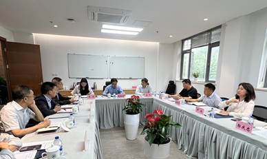 人们在房间里

中度可信度描述已自动生成